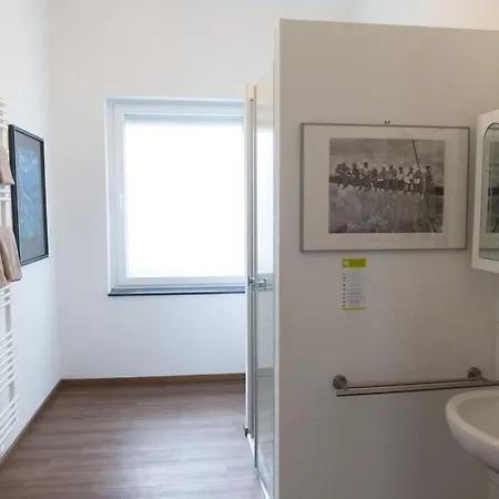 Oberkasseler Hof 3*